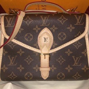 LOUIS VUITTON PURSE